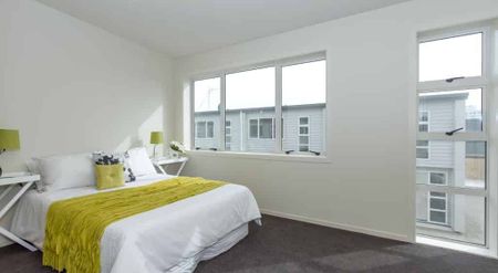 Sunny 3-bedroom townhouse for rent!! - Photo 4