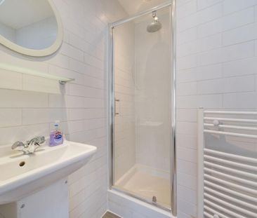 3 bedroom flat to rent - Photo 2