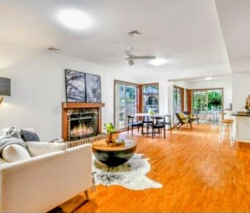 Bellbowrie - Photo 1