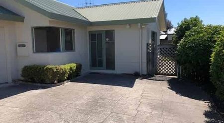 Comfortable, warm, north facing 3 bedroom home - Photo 5