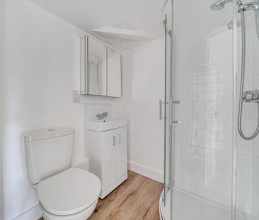 2 bedroom semi-detached house to rent - Photo 3