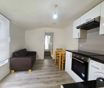 2 bedroom flat to rent - Photo 6