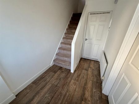 Gypsy Lane, Marton-In-Cleveland, Middlesbrough - Photo 2