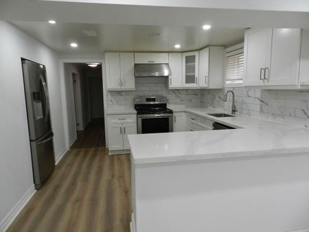 For Lease - 3406 ELLENGALE Drive Unit# LOWER, Mississauga, Ontario - Photo 3