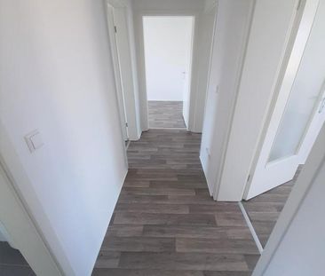 Bei VIVAWEST die Sonnenstrahlen auf dem eigenen Balkon genießen. - Photo 1