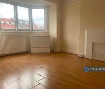 4 bedroom semi-detached house to rent - Photo 3