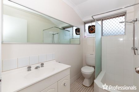 25 Redross Court, Armadale WA 6112 - Photo 2