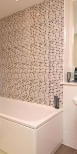 A really good size two bed, two bathroom in the ever popular Horizon development in the center of the city. - Photo 4
