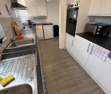 1 bedroom in a house share to rent - Photo 6