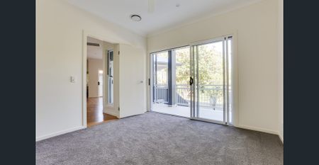 CONTEMPORARY TWO BEDROOM APARTMENT - Photo 2