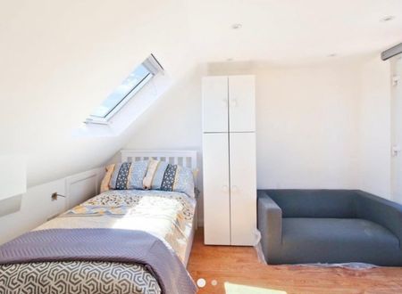 Room in a Shared House, Saxon Drive, W3 - Photo 4