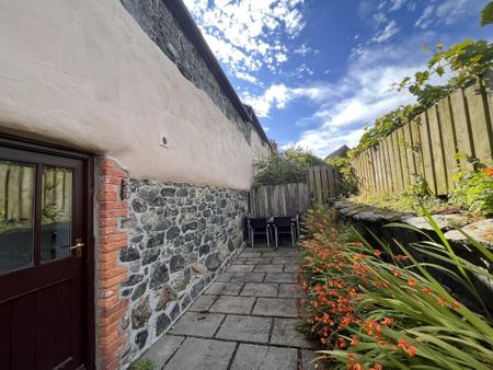 2 bedroom barn conversion to rent - Photo 2