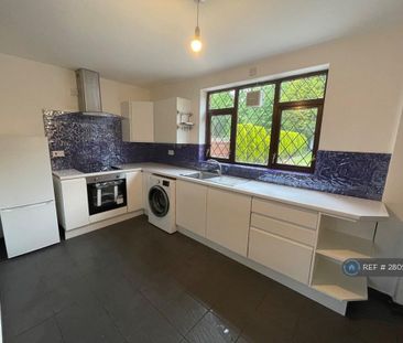 3 bedroom detached house to rent - Photo 4