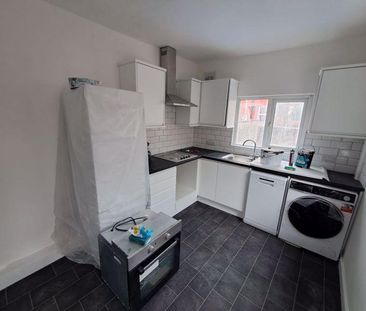 2 bedroom end of terrace house to rent - Photo 2