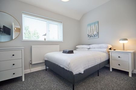 5 bedroom semi-detached house to rent - Photo 2