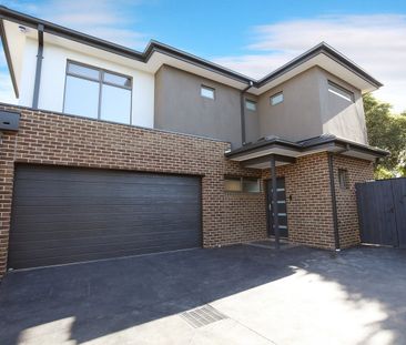 Your Contemporary Convenient Living in Mitcham - Photo 5