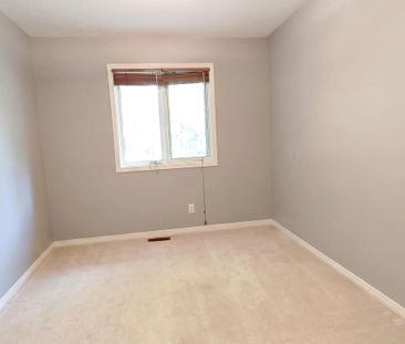 For Lease - 152 Thornbury Crescent, South of Baseline to Knoxdale, ... - Photo 1