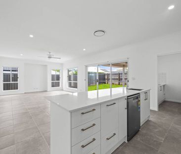 Brand New Modern Family Home in Idyllic Cooroy Location - Photo 5