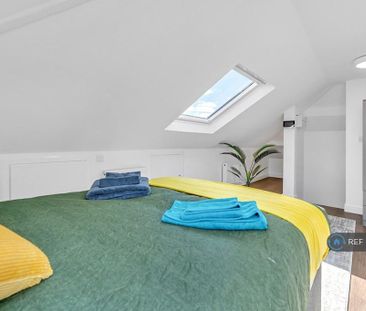 1 bedroom in a house share to rent - Photo 4