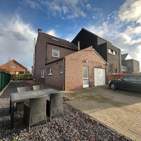 Een nette, comfortabele gezinswoning met 3 slaapkamers, garage en tuin. - Foto 1