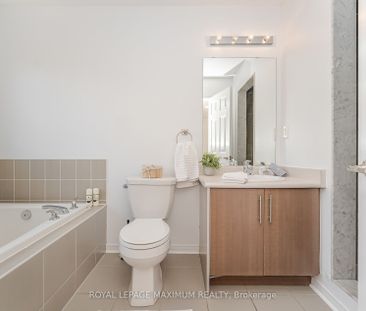 For Lease - 58 Gentile Circle, Vaughan, Ontario - Photo 2