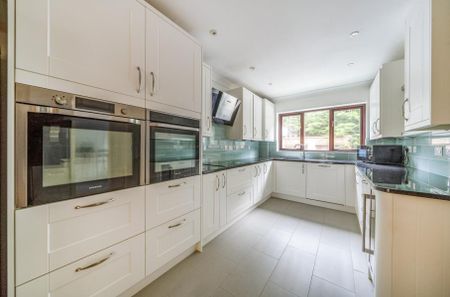 4 bedroom terraced house to rent - Photo 3