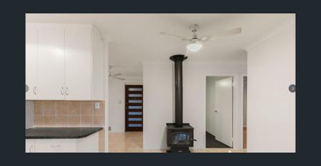 Charming Family Home in a Quiet Pocket of Parmelia - Photo 2