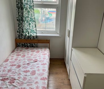 Room in a Shared House, Barclay Road, E13 - Photo 1
