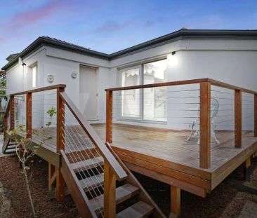 Spacious Family Home in Prime Blackburn North Location - Photo 2