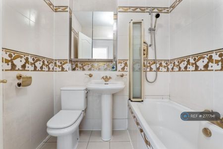 3 bedroom flat to rent - Photo 5