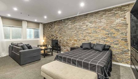 Character Apartment - Fully Furnished - Photo 4