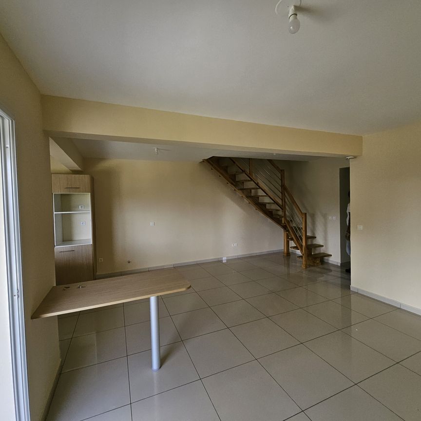 Location Maison 4 pièces 76m² PETIT BOURG 97170 - Photo 1