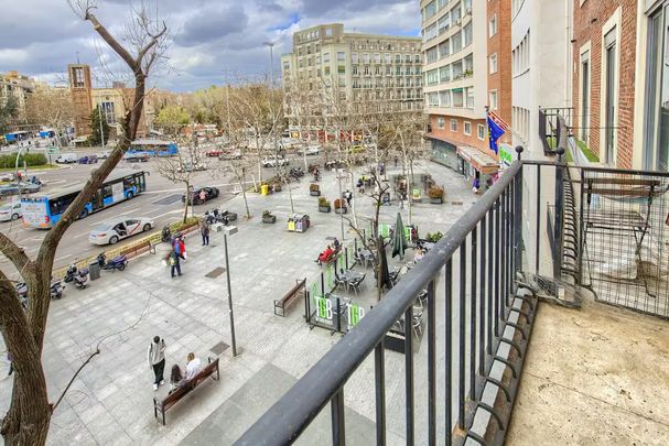 Plaza de Manuel Becerra, Madrid, Community of Madrid 28028 - Photo 1