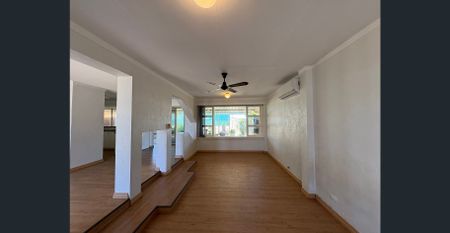 3x1 House in Rockingham with Special Feature. - Photo 2