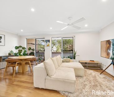 Spacious well presented modern apartment - Photo 1