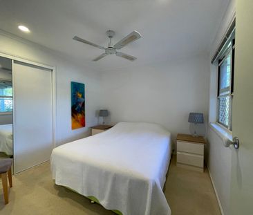 Beautiful Fully Furnished 3-Bedroom Home - Available for 6 Months - Photo 6