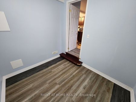 Detached Home For Lease | X8130580 - Photo 4