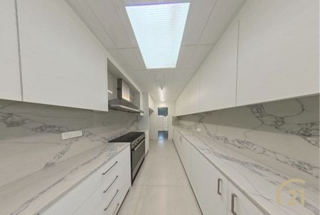 Water Front Views and Luxury Living&excl; - Photo 5