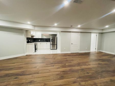 For Lease - 137 Bothwell Crescent Unit# Basment, Newmarket, Ontario - Photo 3