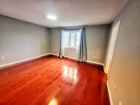 For Lease - 249 Marble Place, Newmarket, Ontario - Photo 5