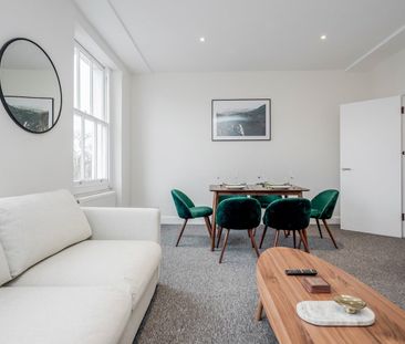 2 Bed Flat, Rushey Green, SE6 - Photo 2