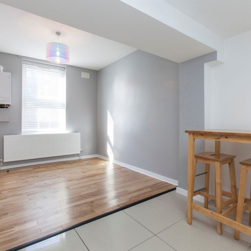 Flat to rent - Annandale Road, Greenwich, SE10 - Photo 1