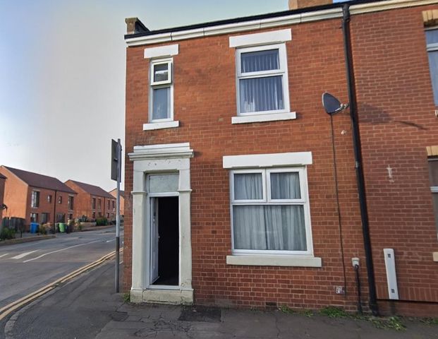 2 bedroom end of terrace house to rent - Photo 1