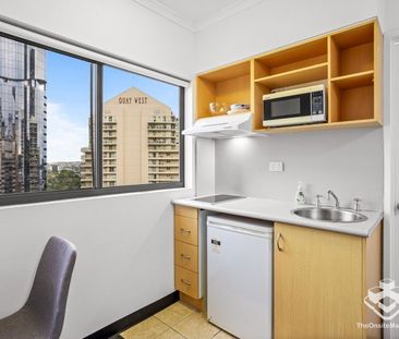 Room to relax, views to impress - Photo 4