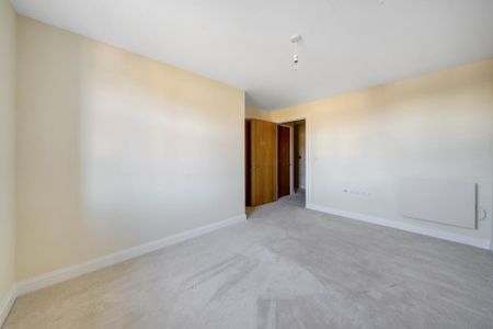 1 bedroom retirement property to rent - Photo 3