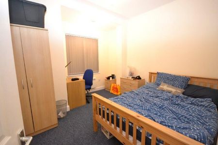 1 bedroom in a house share to rent - Photo 2