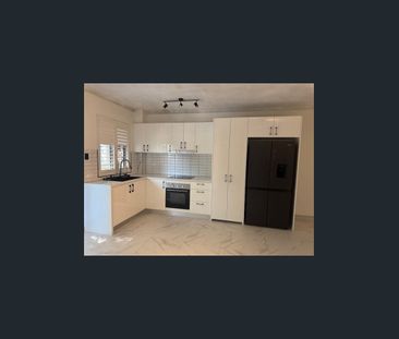 Top Floor | Fully Renovated | Walk to Station - Photo 3