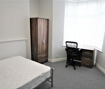 4 bedroom private hall to rent - Photo 1