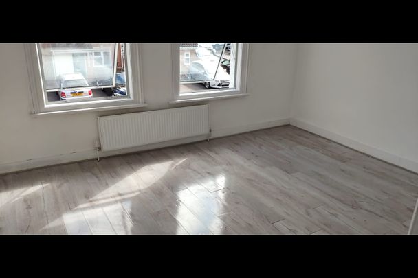 3 Bed Maisonette, Norfolk Road, RG30 - Photo 1