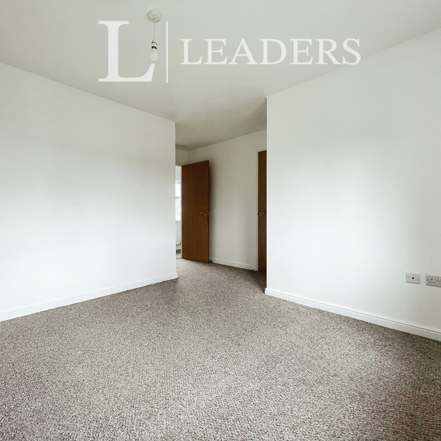 3 bedroom house to rent Greene Way, M7 - Photo 1